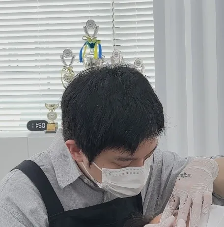 자연눈썹 섬세한 시술 과정